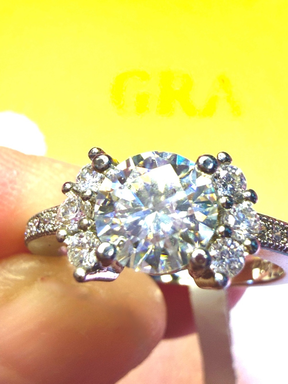 1 Carat Moissanite with Mulistone Clusters Pave' on sides of the band New Size 7
